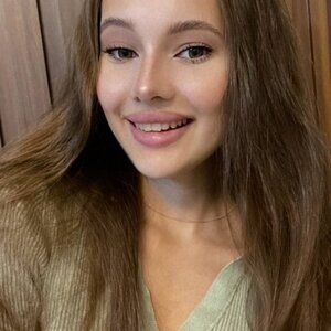 Meet your Posher, Elaine